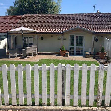 Hartpury Woodpecker Cottage At Frog Trotters Cottages מראה חיצוני תמונה