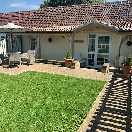 Hartpury Woodpecker Cottage At Frog Trotters Cottages מראה חיצוני תמונה