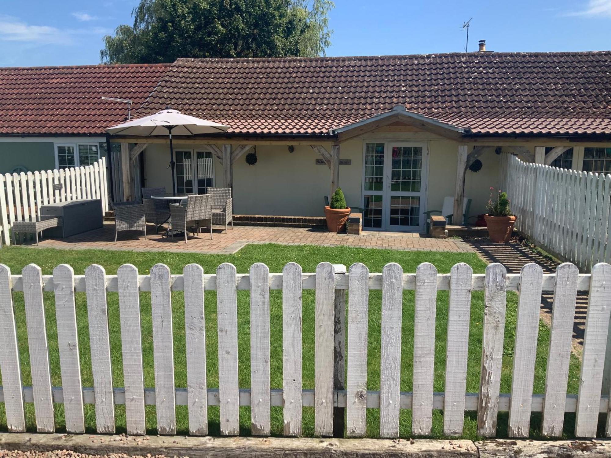 Hartpury Woodpecker Cottage At Frog Trotters Cottages מראה חיצוני תמונה